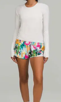 Lululemon NWT Hotty Hot Shorts Low Rise Lined 2.5” No Limit White Multi Color 10