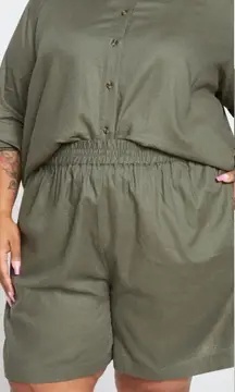 Universal standard easy pull on shorts green linen‎ blend