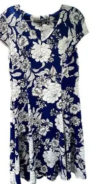 Women's White House Black Market Blue/White Floral A-Line Dress - Size Medium