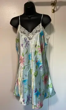 VTG Morgan Taylor -Floral Lace Trim Nightgown