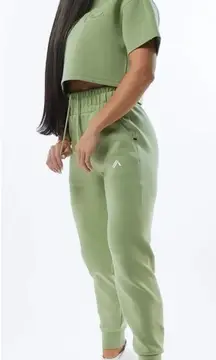 NEW Alphalete Elmts Elements Relaxed Cuffed Jogger in Green Size S