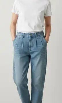 Levi's Relaxed Fit Pleated Light Blue Jeans Size 24 NWT