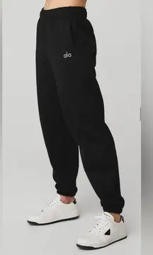 NWT Alo Yoga Accolade Sweatpants Cool Chrome Logo Black, Pockets Size L