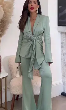 NWT  GREEN KNOTTED SATIN EFFECT BLAZER 7668/527. Size large.