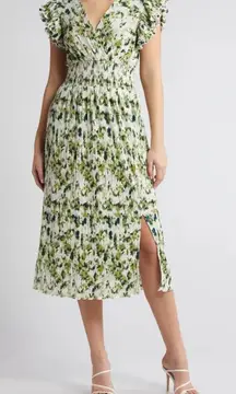 Chelsea28 Flutter Sleeve Plissé Midi
Dress In Green Size S