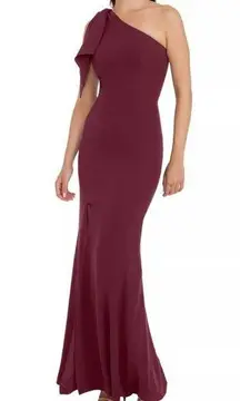 DRESS THE POPULATION Georgina One-Shoulder Crepe Gown in Burgundy Size Medium