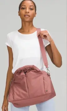 Lululemon Gathered Handle Gym Bag Vol 14L in Spiced Chai ( mauve pink )