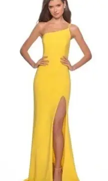 LA FEMME One-Shoulder Jersey Gown in Yellow Size US 6