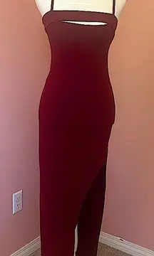 Bombshell body contour burgundy long Christmas party dress cutout & slit NWT