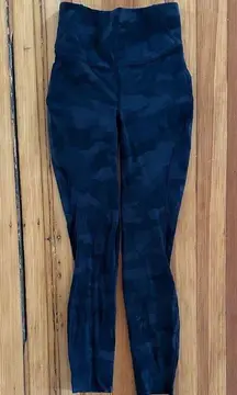 Lululemon Base Pace High-Rise Running Tight 25" in Heritage 365 Camo Deep Coal M