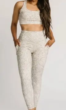 Zyia Bentonite Ruched Pocket Hi-rise 7/8 24" Leggings and Sports Bra Set.