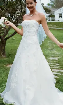 Stunning David’s Bridal 3D Floral Organza Wedding Gown!