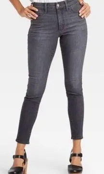 Universal Thread Women’s high rise skinny jeans Size 6