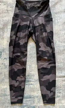 Old Navy Active Black Gray Camo Camouflage Athletic Leggings w Pockets XS Petite
