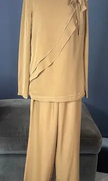 Women's Tan Chiffon 2 Piece Formal Pantsuit with Bow Detail Size 4 NWOT