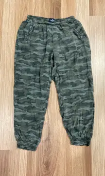 American Eagle Outfitters Camo Jogger Pants