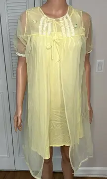 Vintage yellow Floral‎ Lace trimmed Nightgown and robe