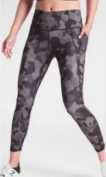 Athleta‎ Lightning Camo 7/8 Length Tight in Supersonic Size SP