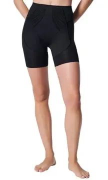 Spanx Haute Contour Short in Very Black