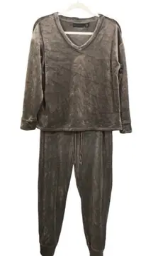 House of Harlow 1960 Velvet Velour 2-Piece sweatsuit
Lounge Set Size Large