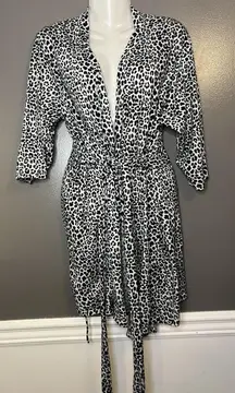 Rene Rofe Sleepwear Robe Womens Medium Black White Leopard Print Belted Kimono