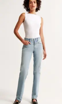 Mid Rise 90s Straight Jeans