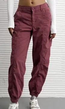 NWT American Eagle Wine Snappy Stretch High-Waisted Baggy Cargo Jogger - 2 Reg