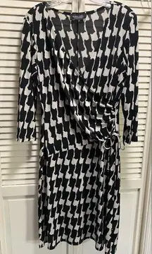 Black White Abstract 3/4 Sleeve V Wrap Dress Size 14 Side Tie