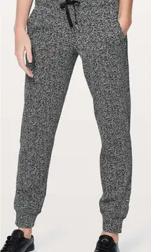 Lululemon Ready To Rulu Pant 29" in Reconnect Jacquard Luon White Black Size 4