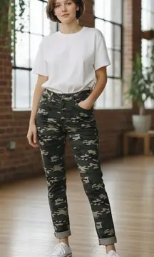 Forever 21 Camo Skinny Jeans Women Size 31Stretch Camouflage Green Denim Cuffed