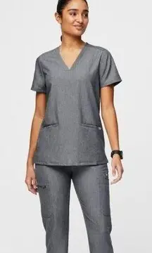 FIGS  Women's Casma Three-Pocket Scrub Top Grey Graphite in Size XS