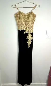 Elegant Black & Gold Lace Formal Gown