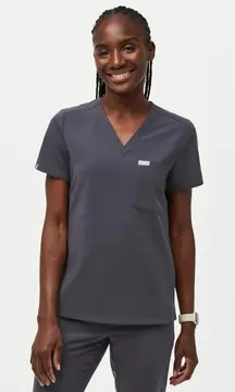 Figs Women's Catarina One Pocket Scrub Top in Charcoal, Size Medium