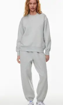 Aritzia Cozy Fleece Boyfriend Crew Sweatshirt in heather chrome, size XS