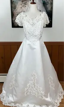 Beautiful Vintage 90s Michaelangelo Off Shoulder Wedding Gown!