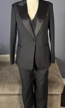 Women’s Black Slim Fit 3 Piece Formal Tuxedo Suit Peak Lapel Size 10 NWOT