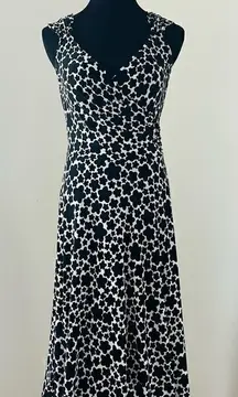 MAGGY LONDON BLACK AND WHITE FLORAL DRESS-gorgeous and flattering!!