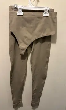 SET‎ Active 2 piece set power one shoulder sz medium and power leggings small