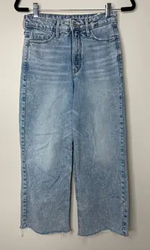 Old Navy Women's Wide Leg Extra High Rise Light Wash Denim Raw Edge Hem Jeans 2