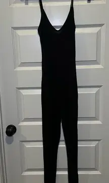 NWT PretttLittleThing Black Basic Strappy Plunge Jumpsuit size 4