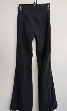 Aerie Offline Ribbed Flare Leggings | High Rise | Wide Leg | Comfy | M/M