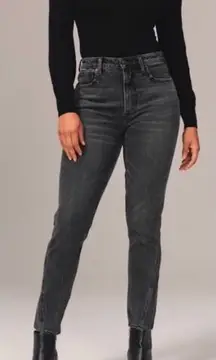 A&F Curve Love High Rise Skinny 25 Short Asymmetric Seam Washed‎ Black