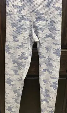 DYI Define Your Inspiration Gray Beige‎ Digital Camp Leggings Size S