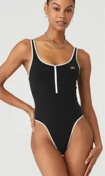 ALO Yoga Supernova Bodysuit Black & White One-Piece with Scoop Neckline Sz M