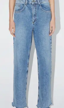 KHY CLASSIC LOW RISE DENIM JEANS | LIGHT WASH - 28 by Kylie Jenner