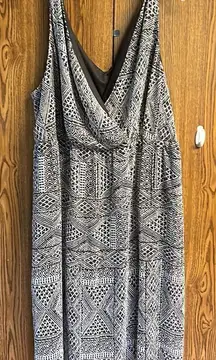 Avenue  Long V Neck Brown/ Beige Dress Sz 24