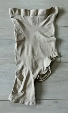 SKIMS Seamless Sculpt Solution Short Right Leg Exposed Shapewear Large