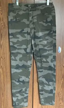 🔥5/20🔥 Dip Green Camo Pants Sz 13