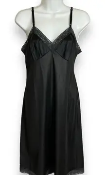 Vintage Black Full Slip Lace Size‎ Medium Vanity Fair Lingerie Adjustable Straps