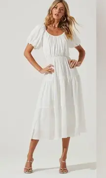 ASTR  the Label Gauzy Short Sleeve Scoop Neck Tiered Dress in White Size Medium